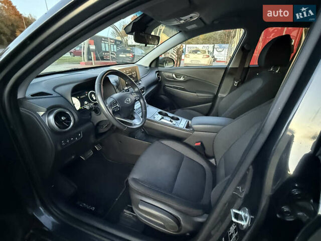 Серый Хендай Kona, объемом двигателя 0 л и пробегом 20 тыс. км за 16900 $, фото 17 на Automoto.ua