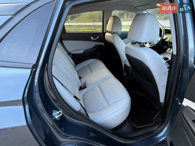 Сірий Хендай Kona, об'ємом двигуна 0 л та пробігом 63 тис. км за 22999 $, фото 23 на Automoto.ua