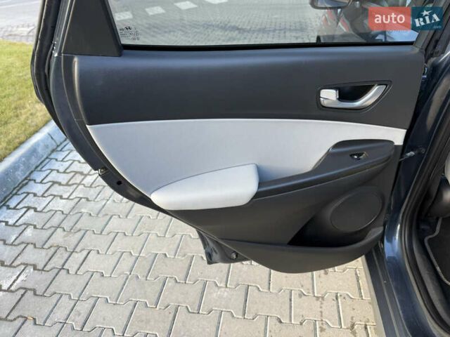 Сірий Хендай Kona, об'ємом двигуна 0 л та пробігом 63 тис. км за 22999 $, фото 17 на Automoto.ua