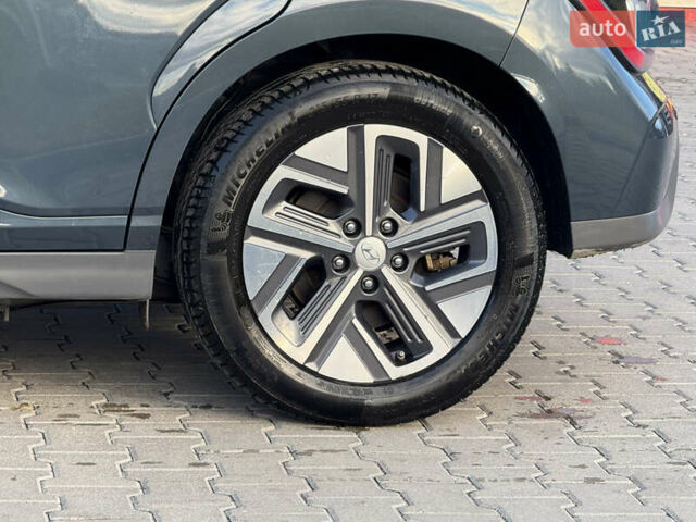 Сірий Хендай Kona, об'ємом двигуна 0 л та пробігом 63 тис. км за 22999 $, фото 13 на Automoto.ua