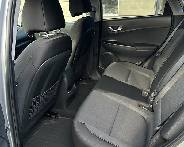 Хендай Kona 2023 у Коломые на Automoto.ua Сірий Хендай Kona, об'ємом двигуна 0 л та пробігом 18 тис. км за 20900 $, фото 20 на Automoto.ua