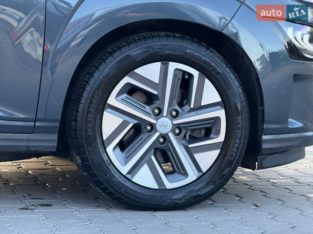 Сірий Хендай Kona, об'ємом двигуна 0 л та пробігом 63 тис. км за 22999 $, фото 10 на Automoto.ua