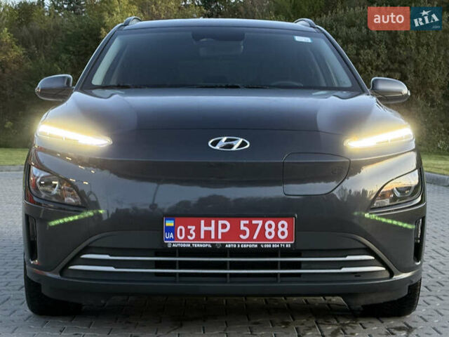 Серый Хендай Kona, объемом двигателя 0 л и пробегом 20 тыс. км за 16900 $, фото 2 на Automoto.ua