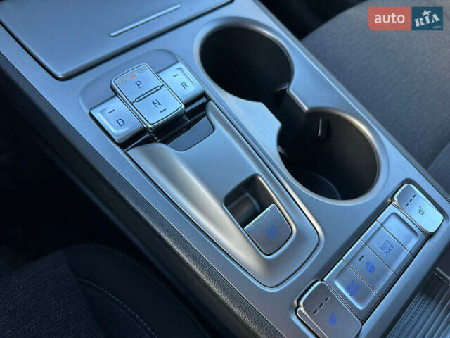 Сірий Хендай Kona, об'ємом двигуна 0 л та пробігом 25 тис. км за 21200 $, фото 11 на Automoto.ua