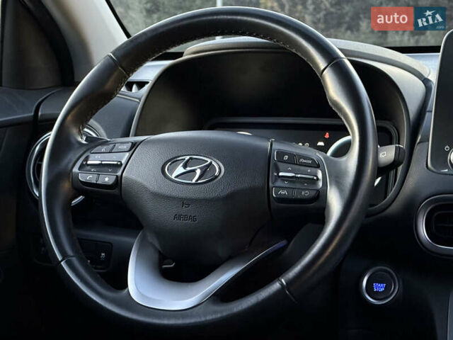 Серый Хендай Kona, объемом двигателя 0 л и пробегом 20 тыс. км за 16900 $, фото 5 на Automoto.ua