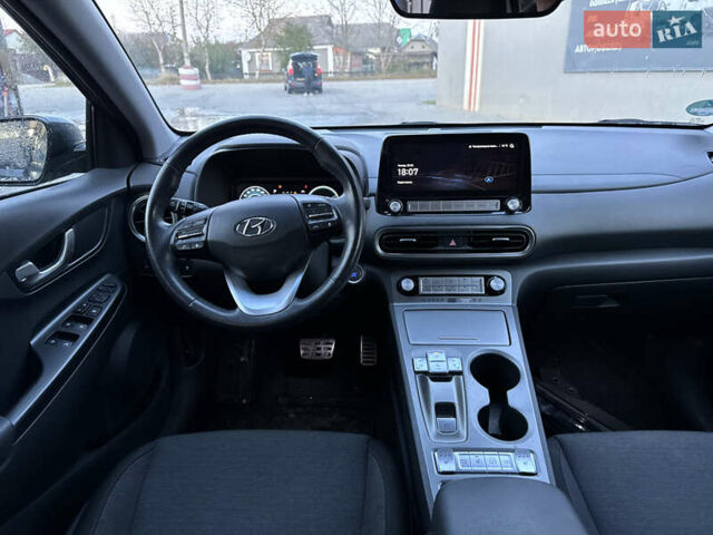 Сірий Хендай Kona, об'ємом двигуна 0 л та пробігом 38 тис. км за 20800 $, фото 14 на Automoto.ua