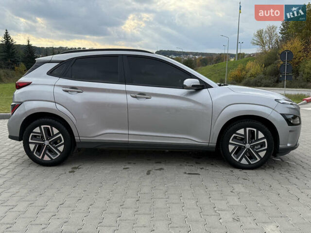 Сірий Хендай Kona, об'ємом двигуна 0 л та пробігом 50 тис. км за 16999 $, фото 2 на Automoto.ua