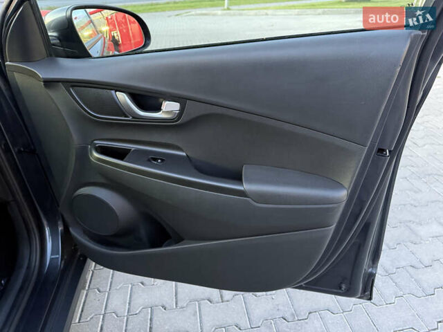 Серый Хендай Kona, объемом двигателя 0 л и пробегом 20 тыс. км за 16900 $, фото 23 на Automoto.ua