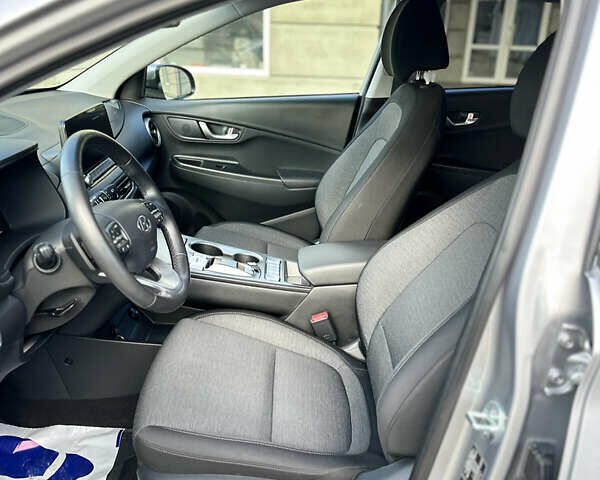Хендай Kona 2023 у Коломые на Automoto.ua Сірий Хендай Kona, об'ємом двигуна 0 л та пробігом 18 тис. км за 20900 $, фото 12 на Automoto.ua