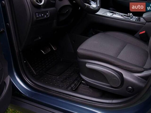 Серый Хендай Kona, объемом двигателя 0 л и пробегом 47 тыс. км за 17950 $, фото 49 на Automoto.ua