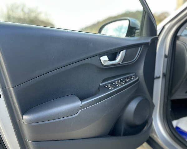 Хендай Kona 2023 у Коломые на Automoto.ua Сірий Хендай Kona, об'ємом двигуна 0 л та пробігом 18 тис. км за 20900 $, фото 18 на Automoto.ua