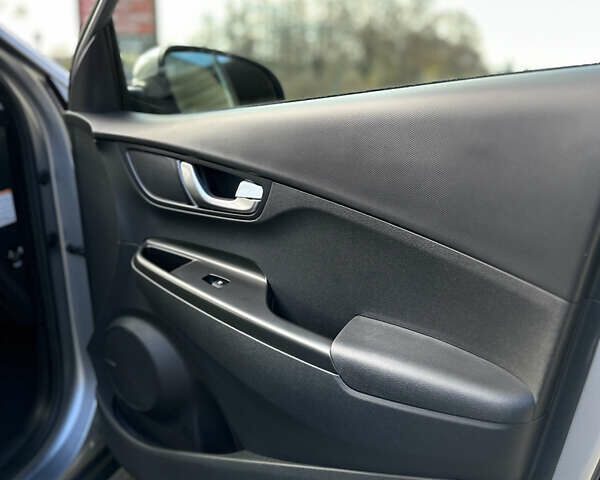 Хендай Kona 2023 у Коломые на Automoto.ua Сірий Хендай Kona, об'ємом двигуна 0 л та пробігом 18 тис. км за 20900 $, фото 17 на Automoto.ua