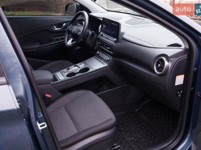 Серый Хендай Kona, объемом двигателя 0 л и пробегом 47 тыс. км за 17950 $, фото 69 на Automoto.ua