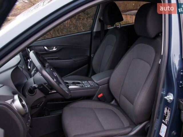 Серый Хендай Kona, объемом двигателя 0 л и пробегом 47 тыс. км за 17950 $, фото 64 на Automoto.ua