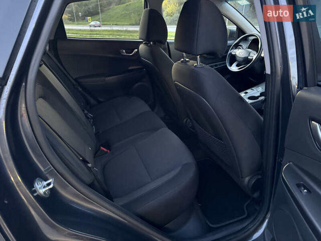 Серый Хендай Kona, объемом двигателя 0 л и пробегом 20 тыс. км за 16900 $, фото 19 на Automoto.ua