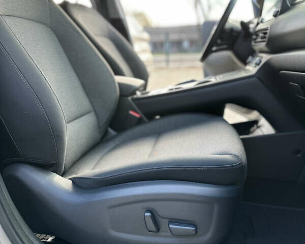 Хендай Kona 2023 у Коломые на Automoto.ua Сірий Хендай Kona, об'ємом двигуна 0 л та пробігом 18 тис. км за 20900 $, фото 16 на Automoto.ua