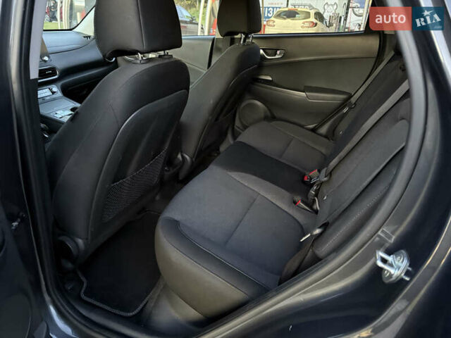 Серый Хендай Kona, объемом двигателя 0 л и пробегом 20 тыс. км за 16900 $, фото 20 на Automoto.ua