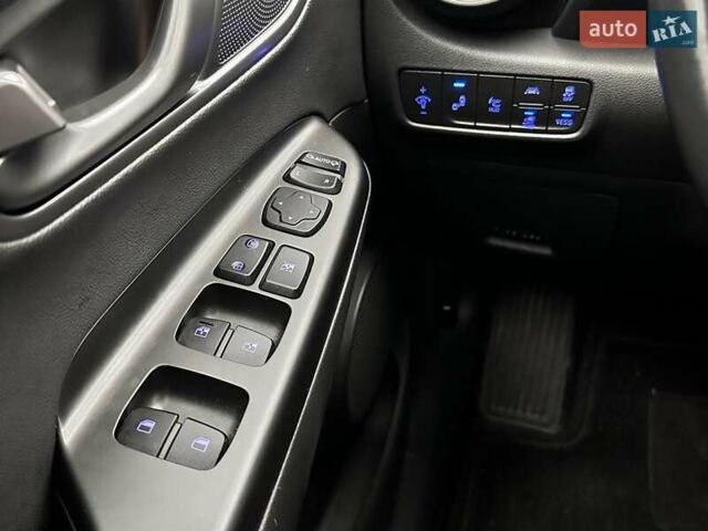 Синий Хендай Kona, объемом двигателя 0 л и пробегом 98 тыс. км за 18219 $, фото 18 на Automoto.ua