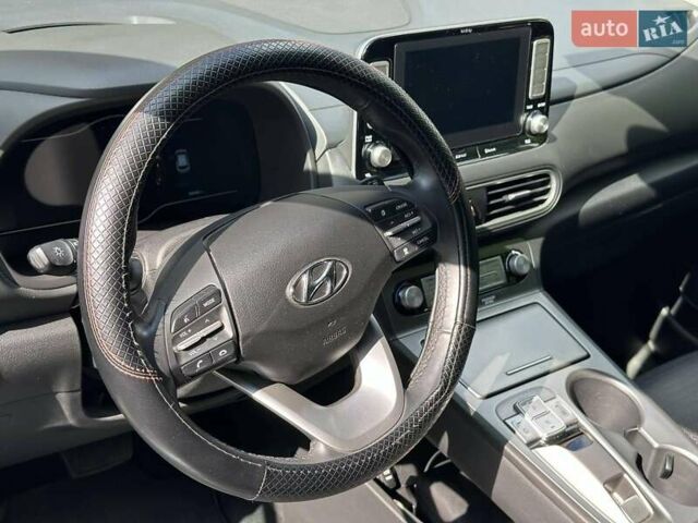 Синій Хендай Kona, об'ємом двигуна 0 л та пробігом 63 тис. км за 17800 $, фото 8 на Automoto.ua