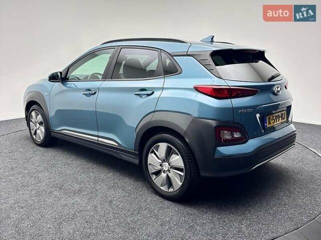 Синий Хендай Kona, объемом двигателя 0 л и пробегом 98 тыс. км за 18219 $, фото 3 на Automoto.ua