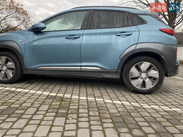Синий Хендай Kona, объемом двигателя 0 л и пробегом 214 тыс. км за 15990 $, фото 2 на Automoto.ua