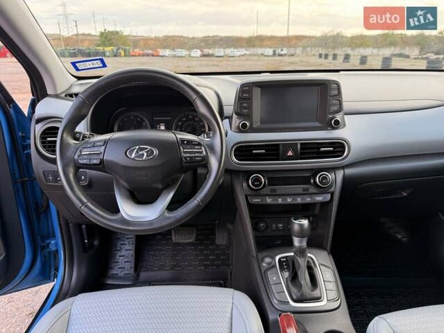 Синий Хендай Kona, объемом двигателя 1.6 л и пробегом 53 тыс. км за 15500 $, фото 13 на Automoto.ua