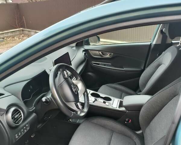 Синий Хендай Kona, объемом двигателя 0 л и пробегом 17 тыс. км за 18000 $, фото 3 на Automoto.ua