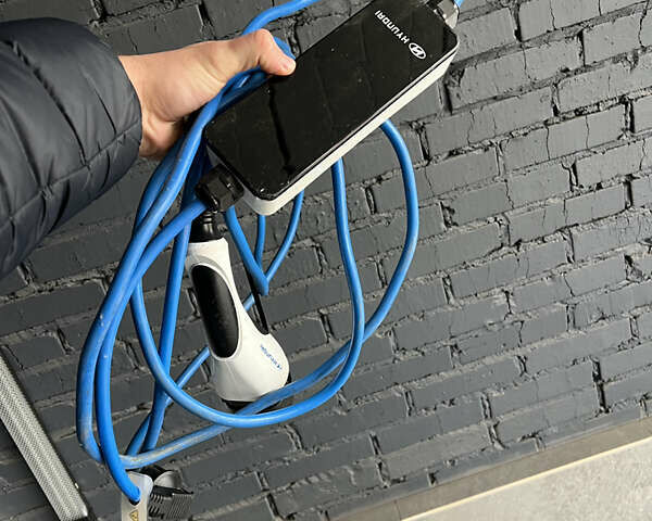 Синий Хендай Kona, объемом двигателя 0 л и пробегом 70 тыс. км за 14800 $, фото 24 на Automoto.ua