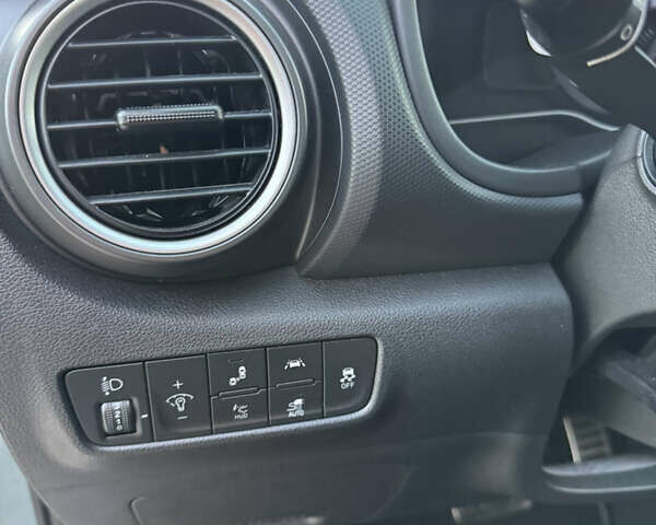 Синій Хендай Kona, об'ємом двигуна 0 л та пробігом 147 тис. км за 17900 $, фото 13 на Automoto.ua