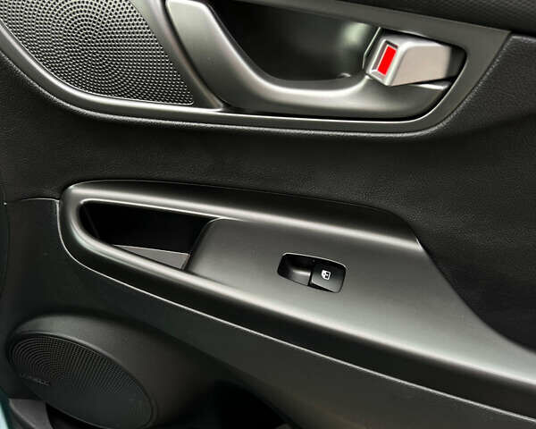 Синій Хендай Kona, об'ємом двигуна 0 л та пробігом 147 тис. км за 17900 $, фото 24 на Automoto.ua