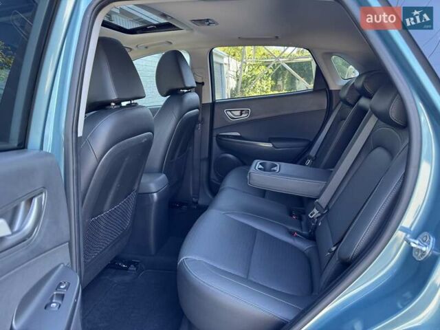 Синий Хендай Kona, объемом двигателя 0 л и пробегом 85 тыс. км за 17900 $, фото 67 на Automoto.ua