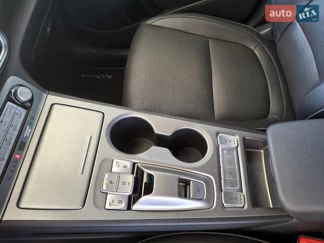 Синий Хендай Kona, объемом двигателя 0 л и пробегом 104 тыс. км за 18500 $, фото 21 на Automoto.ua