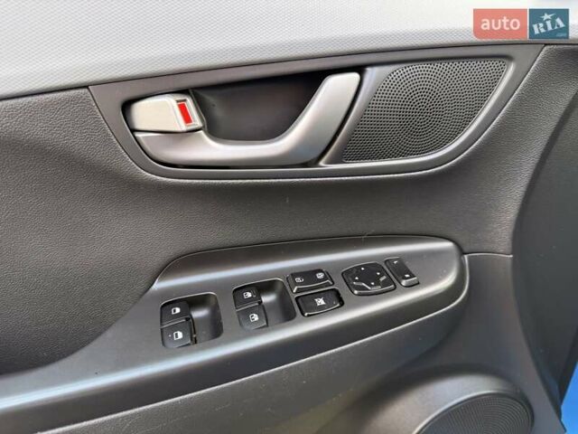 Синий Хендай Kona, объемом двигателя 1.6 л и пробегом 53 тыс. км за 15500 $, фото 20 на Automoto.ua