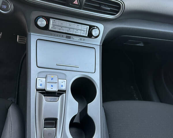 Синий Хендай Kona, объемом двигателя 0 л и пробегом 147 тыс. км за 17500 $, фото 13 на Automoto.ua