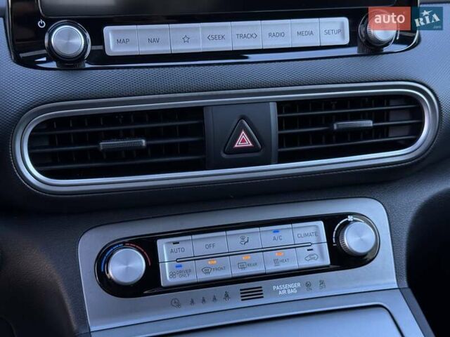 Синий Хендай Kona, объемом двигателя 0 л и пробегом 85 тыс. км за 17900 $, фото 59 на Automoto.ua