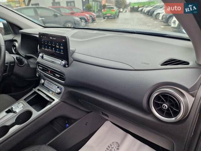 Синий Хендай Kona, объемом двигателя 0 л и пробегом 24 тыс. км за 17800 $, фото 48 на Automoto.ua
