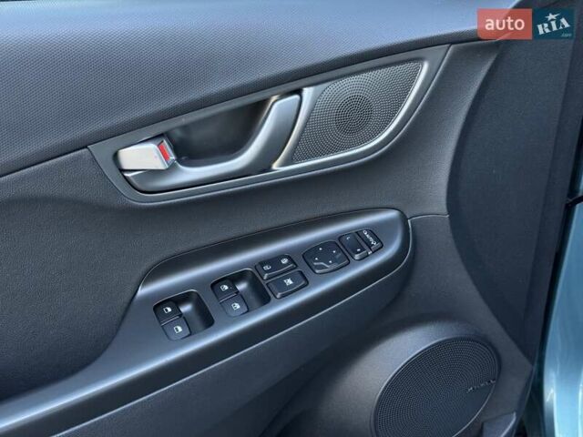 Синий Хендай Kona, объемом двигателя 0 л и пробегом 85 тыс. км за 17900 $, фото 42 на Automoto.ua