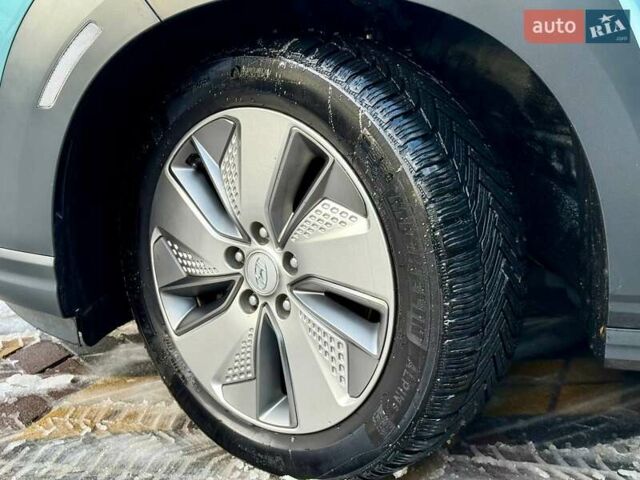 Синий Хендай Kona, объемом двигателя 0 л и пробегом 105 тыс. км за 17200 $, фото 6 на Automoto.ua