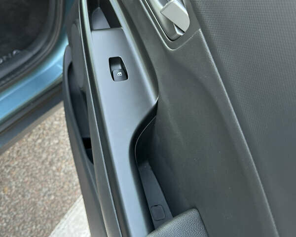 Синій Хендай Kona, об'ємом двигуна 0 л та пробігом 147 тис. км за 17900 $, фото 9 на Automoto.ua