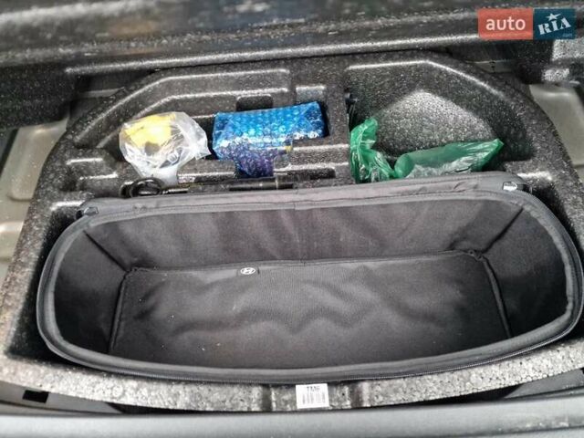 Синий Хендай Kona, объемом двигателя 0 л и пробегом 24 тыс. км за 17800 $, фото 54 на Automoto.ua