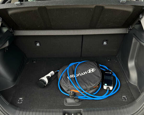 Синій Хендай Kona, об'ємом двигуна 0 л та пробігом 147 тис. км за 17900 $, фото 26 на Automoto.ua