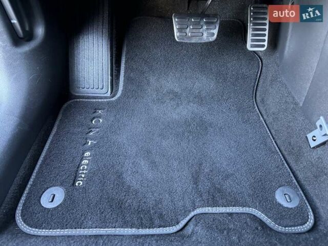 Синий Хендай Kona, объемом двигателя 0 л и пробегом 85 тыс. км за 17900 $, фото 48 на Automoto.ua