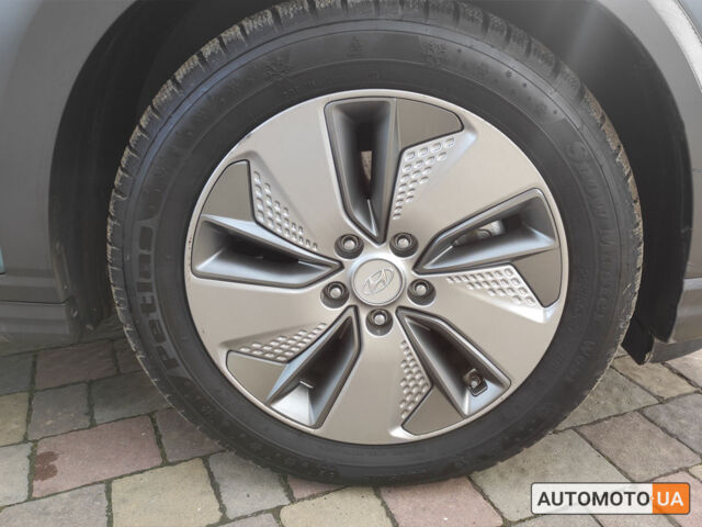 Синий Хендай Kona, объемом двигателя 64 л и пробегом 37 тыс. км за 19900 $, фото 7 на Automoto.ua