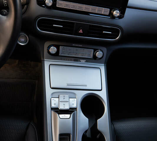 Синий Хендай Kona, объемом двигателя 0 л и пробегом 19 тыс. км за 34500 $, фото 19 на Automoto.ua