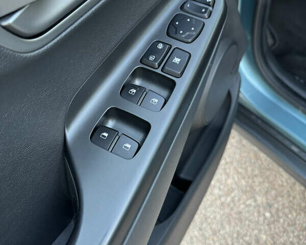 Синій Хендай Kona, об'ємом двигуна 0 л та пробігом 147 тис. км за 17900 $, фото 12 на Automoto.ua