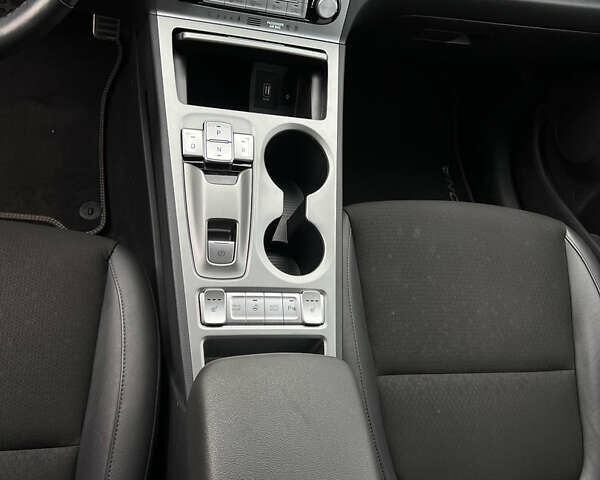 Синій Хендай Kona, об'ємом двигуна 0 л та пробігом 147 тис. км за 17900 $, фото 16 на Automoto.ua