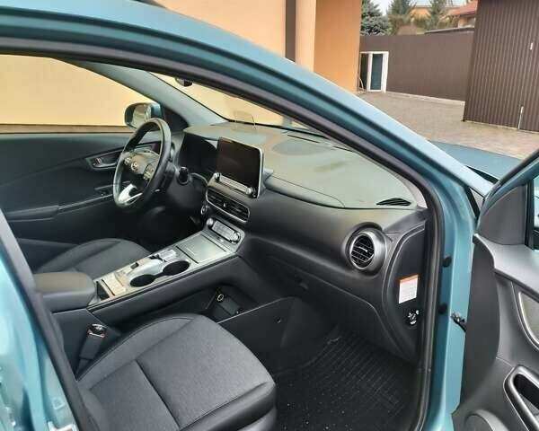 Синий Хендай Kona, объемом двигателя 0 л и пробегом 17 тыс. км за 18000 $, фото 2 на Automoto.ua