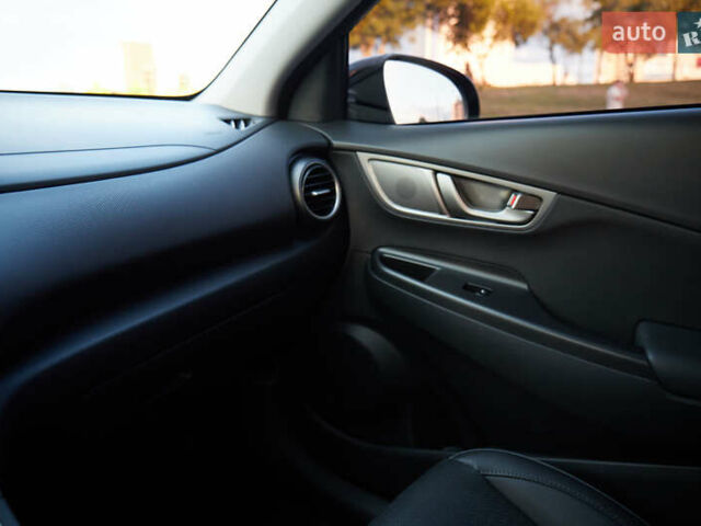 Синий Хендай Kona, объемом двигателя 0 л и пробегом 19 тыс. км за 34500 $, фото 20 на Automoto.ua