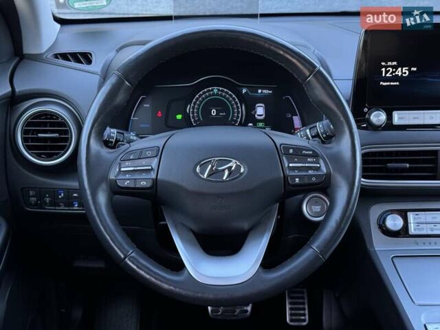 Синий Хендай Kona, объемом двигателя 0 л и пробегом 85 тыс. км за 17900 $, фото 53 на Automoto.ua