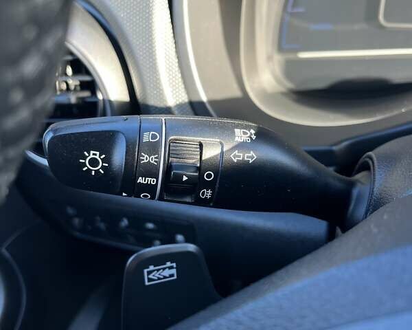 Синий Хендай Kona, объемом двигателя 0 л и пробегом 114 тыс. км за 17950 $, фото 35 на Automoto.ua